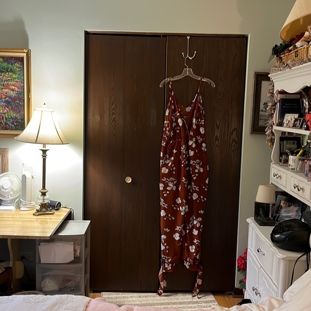 NA clay/ white flower patterned jumpsuit. Size XL.